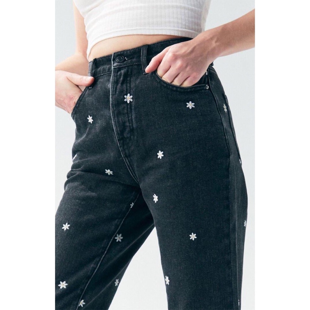 Pacsun High Rise Straight Black Jeans w Daisy Embroidery Size 25